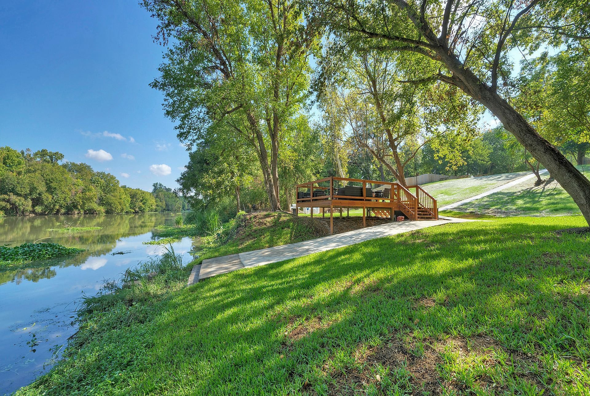 River viewing deck above the Colorado River seen from the riverbank